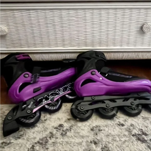Adjustable Fit Rollerblades - Picture 2 of 2